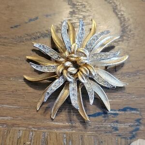 Mid Century Designer, CORO Spider Mum Flower Pin  Brooch